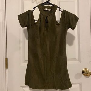 Heart and Hips Green Top Size Small